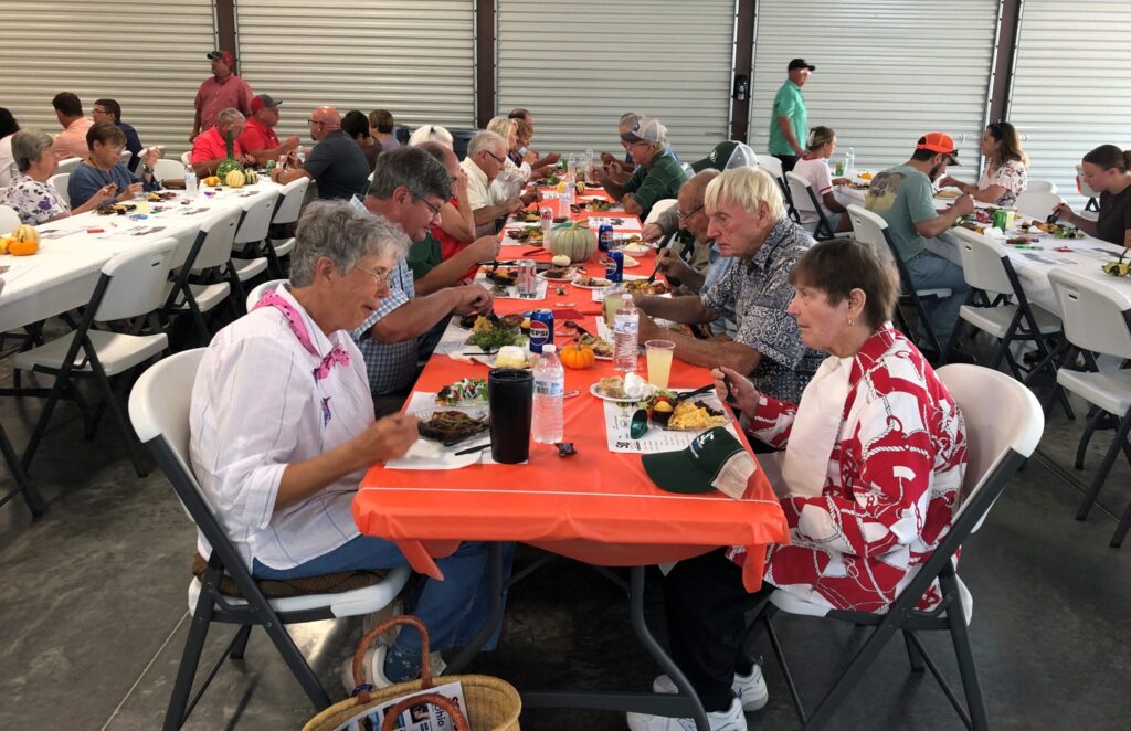 Image of producers eating at the Annual Meeting